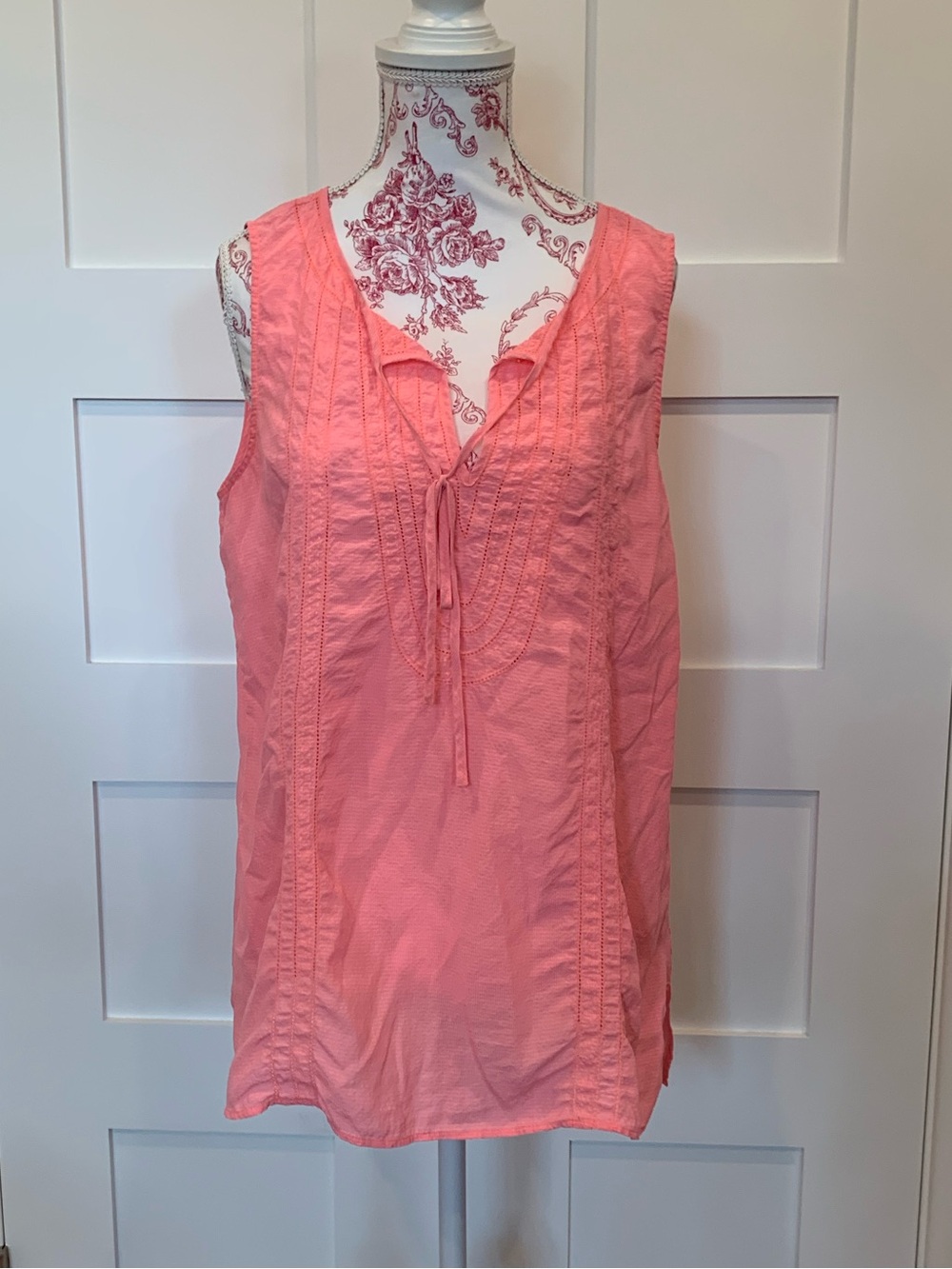 EUC Banana Republic Heritage Collection Coral Tie-Front Pintuck V-Neck Camisole